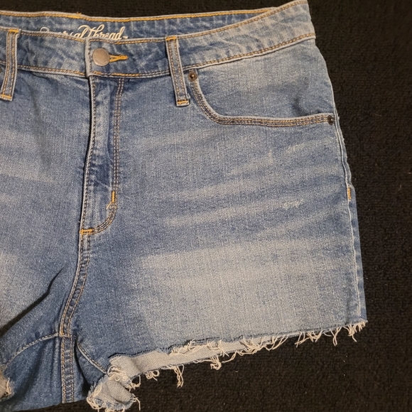 Medium wash high rise shorties - Picture 2 of 10